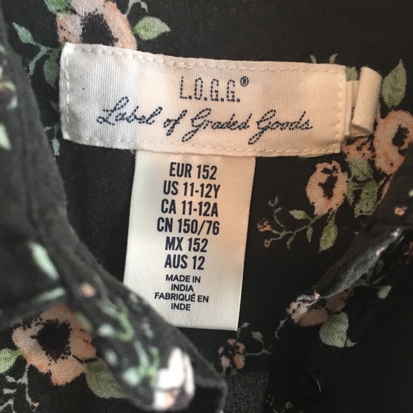 Stylish flowered button down top - Picture 4 of 7